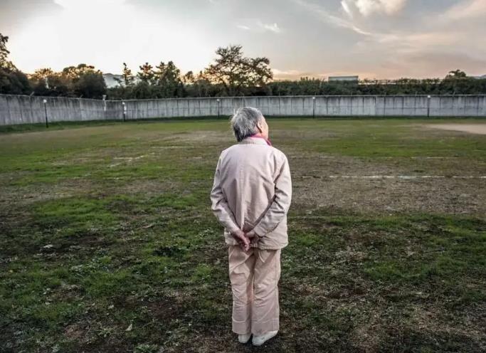 七十岁以上老人免于刑事处罚吗?七十岁以上老人犯罪对后代有影响吗?