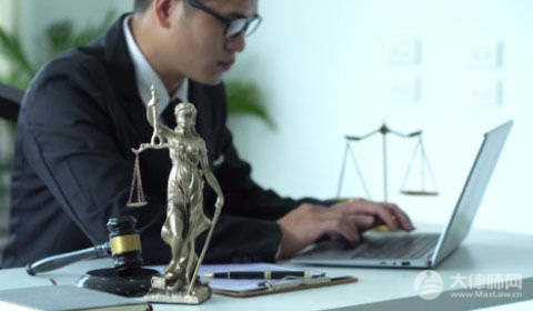 刑事案件最多可以请几个辩护律师?