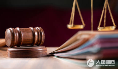低头族餐厅前摔骨折索赔6万被驳回,安全保障义务怎么认定？