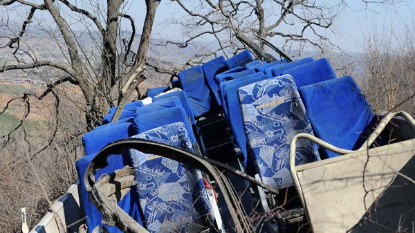 河南安阳林州：大巴车坠崖 20人死亡13人受伤