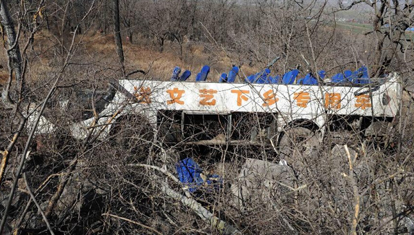 河南安阳林州：大巴车坠崖 20人死亡13人受伤
