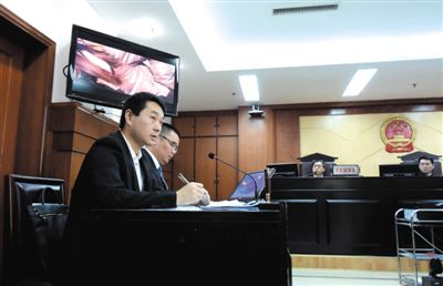 “专车第一案”开庭 司机问专车是否合法遭制止