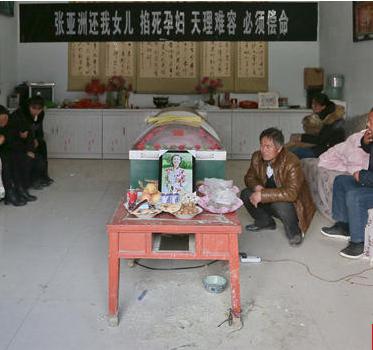 孕妇遭家暴被掐死未下葬 尸体照片曝光颈部淤痕触目惊心
