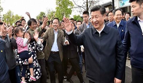 习近平到小岗村重温改革历程