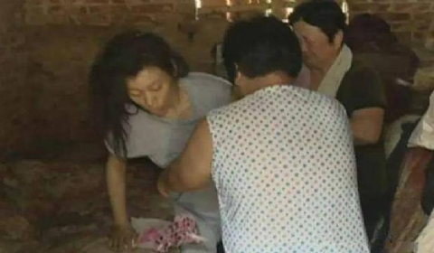 八旬老汉囚禁赤裸女子生女 警方解救