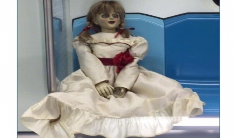 火车惊现恐怖娃娃 运营公司为教训行为不端乘客出此下策