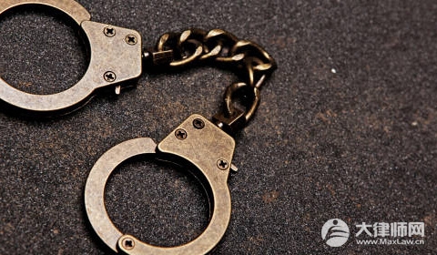 云南一特产店用农药喷腊肉防虫获刑,商家构成什么罪名？