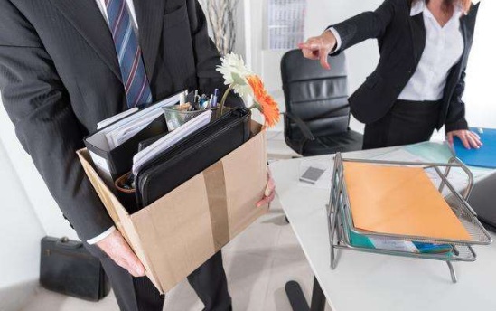 2018年用人单位可以随意辞退试用期员工吗?需要补偿吗？