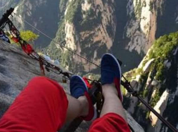 游客在景区摔伤谁负责?游客在景区死亡谁的责任?