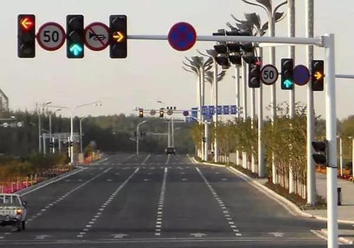交通信号灯包括哪些？道路交通安全法怎么保护交通信号灯？