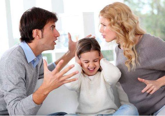 女方净身出户还要给抚养费吗?2022夫妻离婚子女抚养费标准