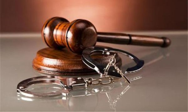 刑事辩护律师多少钱？刑事辩护律师可以请几个？