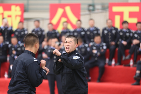 市局举行监狱戒毒人民警察警体技能比武暨第五次警衔授衔仪式