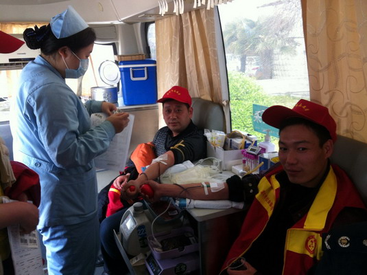 市福利院组织参加集中无偿献血志愿服务活动 