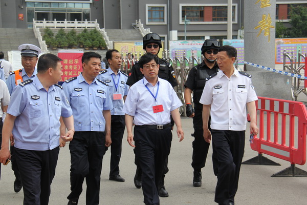 组成员、局党委书记尚建军一行深入大同一中考