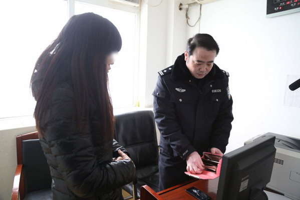 大胆女贼一日内连续作案 警方8小时抓贼