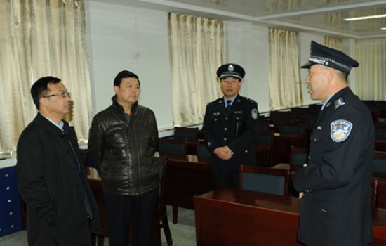 市公安局局长高永宏到分局看望基层民警