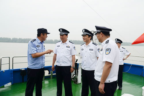 市公安局举行江宁号栖霞号巡逻艇命名入列仪式