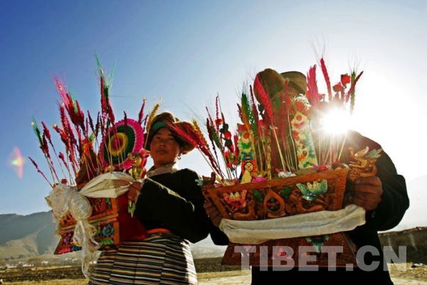 藏历新年是藏族人民一年之中最为隆重的传统节日,因为藏族信教人数