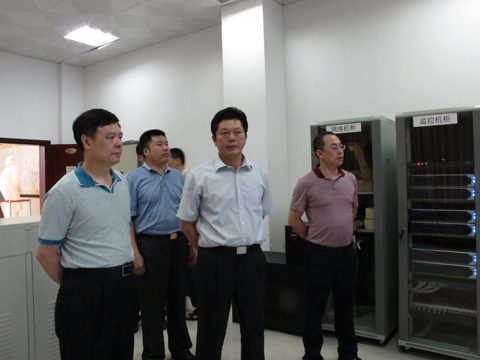 省纪委常委邓玉桂一行到我市检查指导工作
