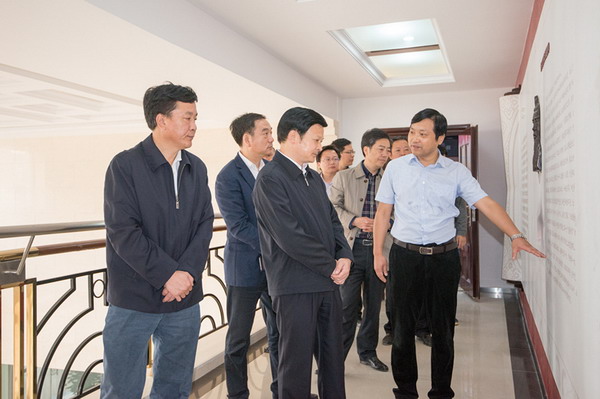 张依涛在京山县开展落实全面从严治党主体责任调研