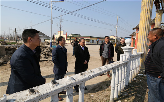 3月6日下午,市交通运输局党委书记,局长徐效文率队到涟水县黄营乡朱桥