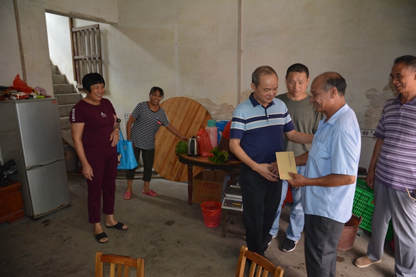 首页 清远律师 清远动态  9月26日下午,黎建华带领局慰问组一行赶赴