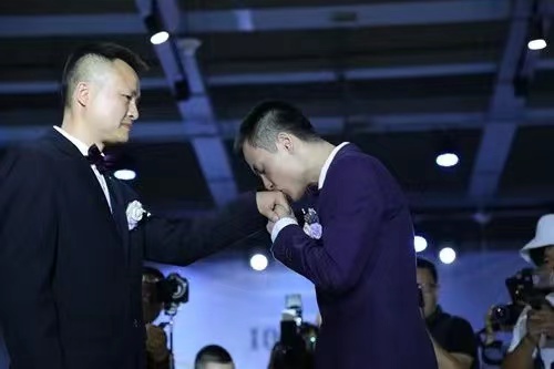 同性恋犯法吗？同性恋能领证结婚吗？