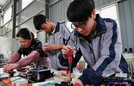 大学生三方协议指的是什么?三方协议签了想换工作怎么办?