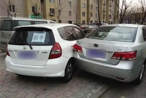 把别人的车刮了怎么处理?把别人的车刮了走了属于肇事逃逸吗?