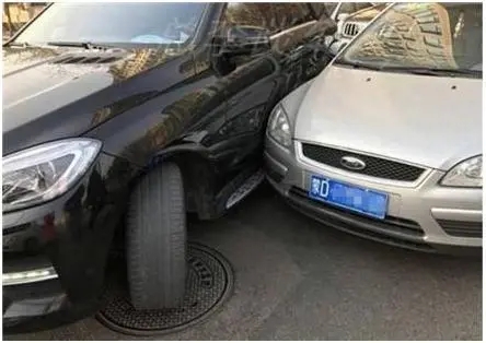 把别人的车刮了怎么处理?把别人的车刮了走了属于肇事逃逸吗?