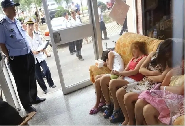 举报扫黄怎么举报?卖婬嫖娼罪怎么处理?
