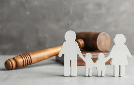 2022年孩子不满2周岁离婚判给谁?怎么争取孩子抚养权?