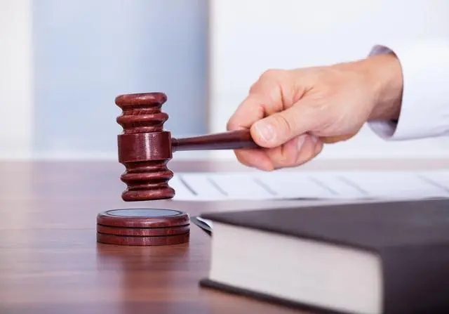 刑事案件能否缺席判决?刑事案件上诉有费用吗?