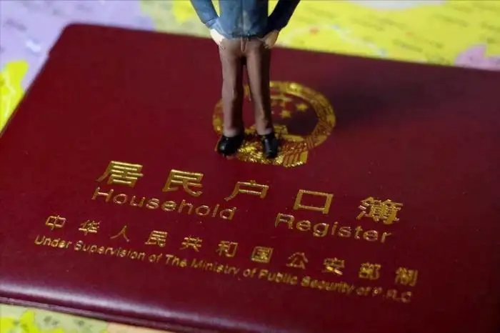孩子的户口是跟父亲还是母亲?孩子的户口会跟着监护权走吗?
