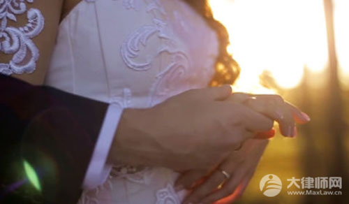 刚生完孩子能不能离婚?