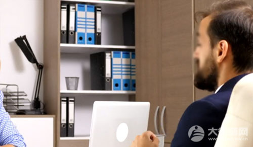 女方出轨了孩子是男方抚养吗?