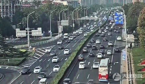 被后车追尾导致撞到前车谁的责任?