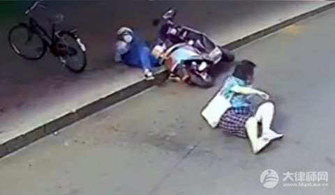 电动车撞停车场栏杆如何处理?