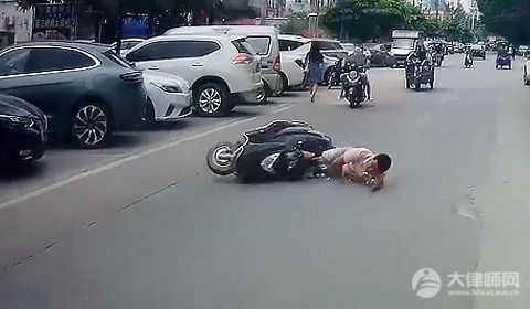 电动车左拐被直行电动车撞了谁全责?