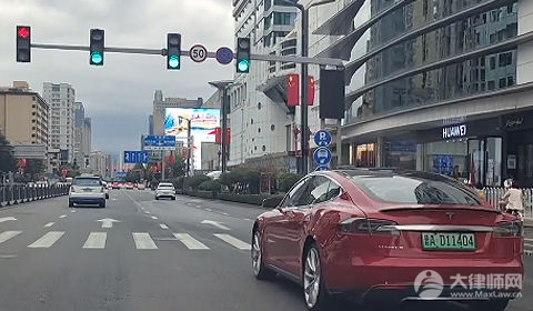 倒车不小心撞到消防栓怎么赔偿?