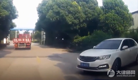 禁驾五年到期后是自动解除的吗?