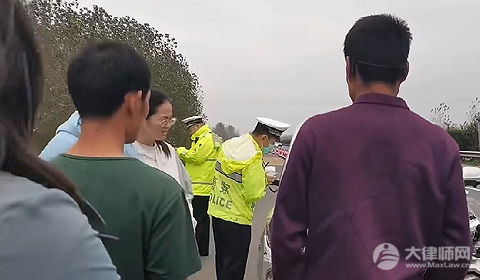 去交警队定责保险公司要派人到场吗?