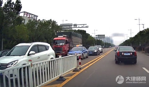 不打转向灯变道是违法行为吗?