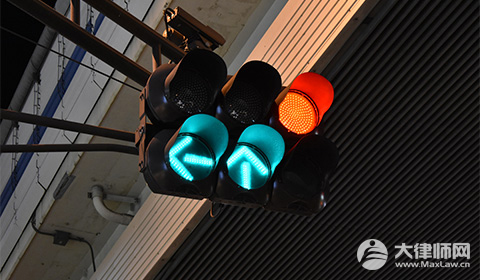 待行区红灯算闯红灯吗?