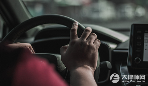 单手开车被拍到扣分吗?