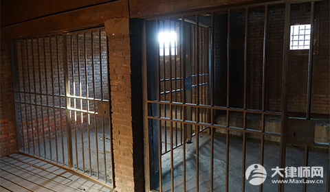 毒品贩卖最低判几年?