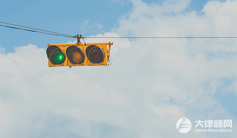 正常行驶被追尾了怎么处理?