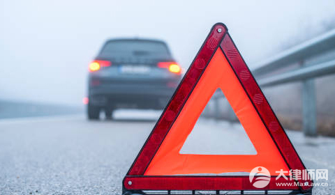 车子刮擦了可以报警吗?