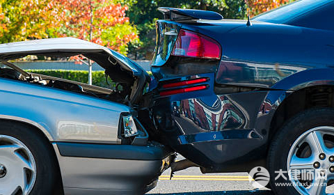 等红灯时被追尾的赔偿有什么?